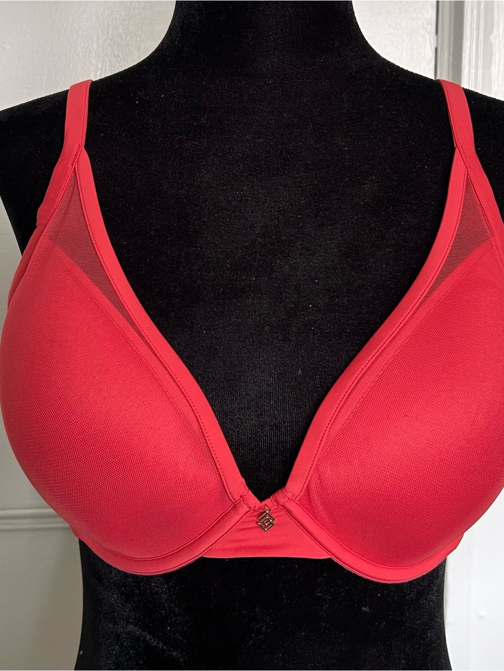 ThirdLove 24/7 Classic Uplift Plunge Bra in Red. Size 38B1/2.